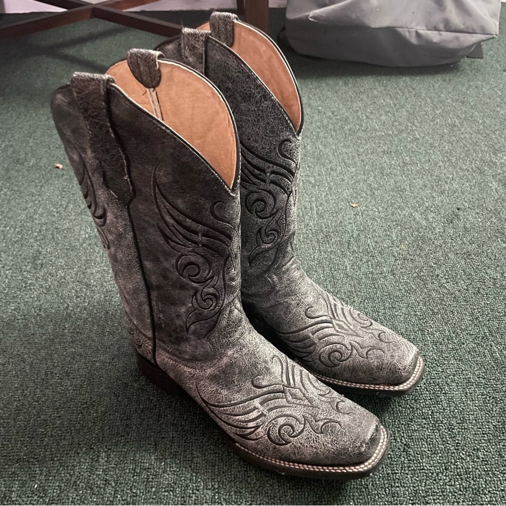 Circle G boots; dark grey size 10. Never worn; great condition!
